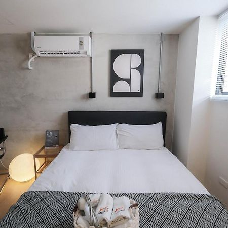 七七漫旅 Seven77 Apartment Tainan Luaran gambar