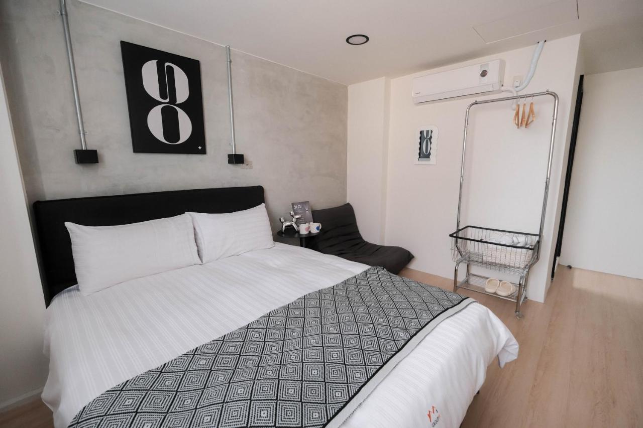 七七漫旅 Seven77 Apartment Tainan Luaran gambar