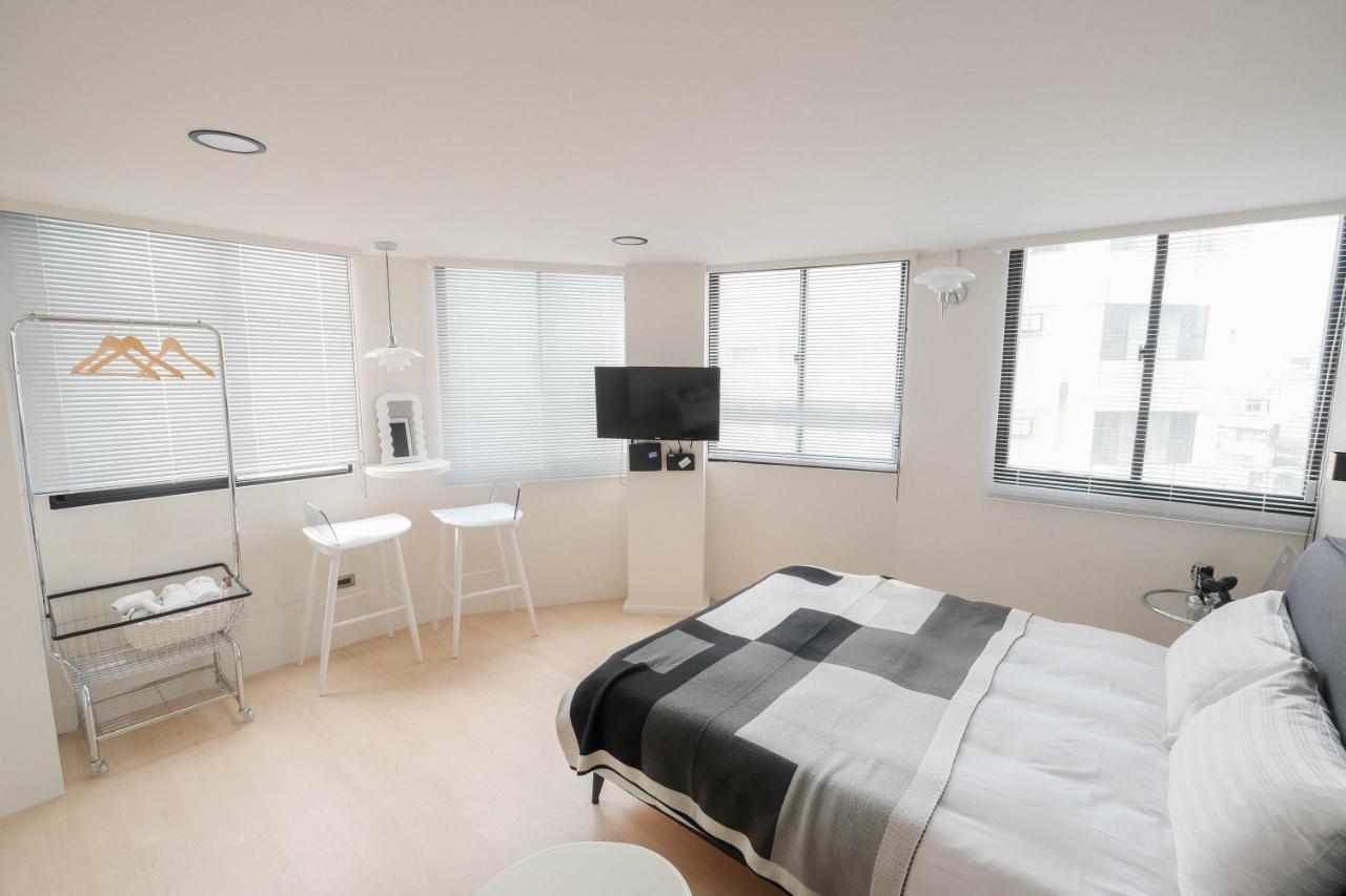七七漫旅 Seven77 Apartment Tainan Luaran gambar