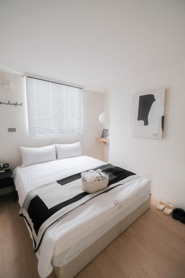 七七漫旅 Seven77 Apartment Tainan Luaran gambar
