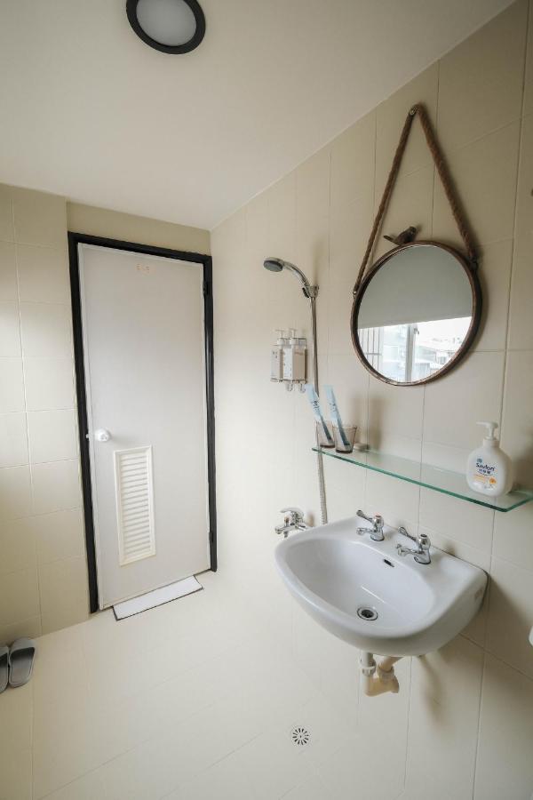 七七漫旅 Seven77 Apartment Tainan Luaran gambar