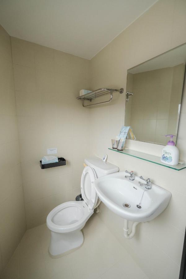 七七漫旅 Seven77 Apartment Tainan Luaran gambar