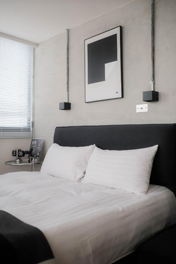 七七漫旅 Seven77 Apartment Tainan Luaran gambar
