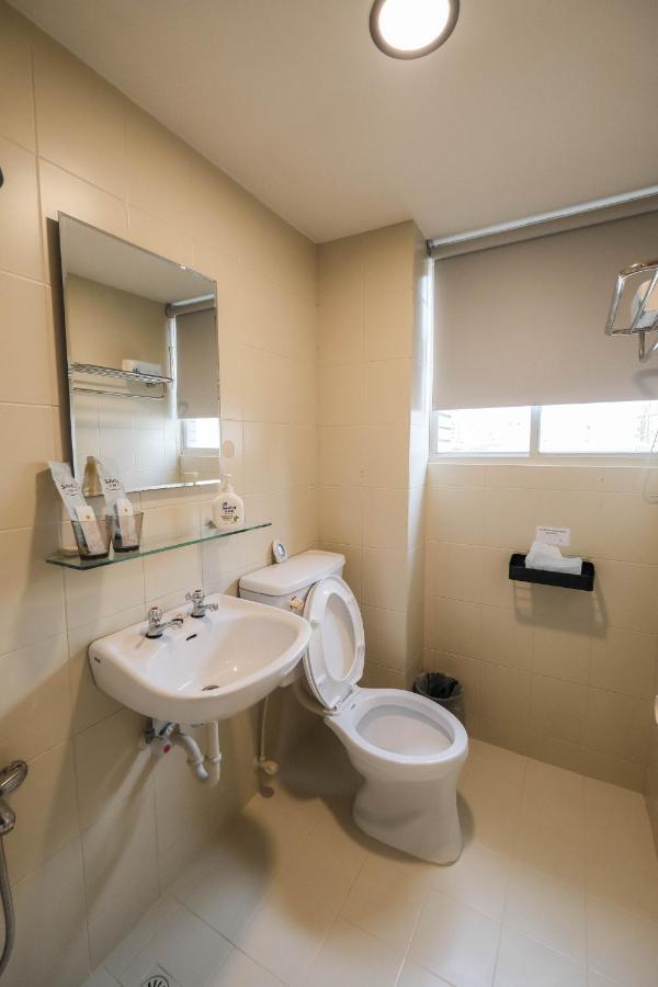 七七漫旅 Seven77 Apartment Tainan Luaran gambar