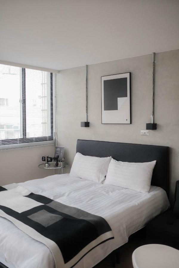 七七漫旅 Seven77 Apartment Tainan Luaran gambar